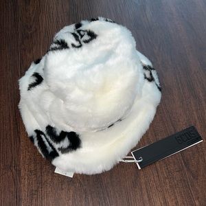 GCDS FAUX FUR BUCKET HAT